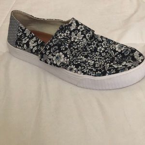 Toms Floral Print Strap Sneaker